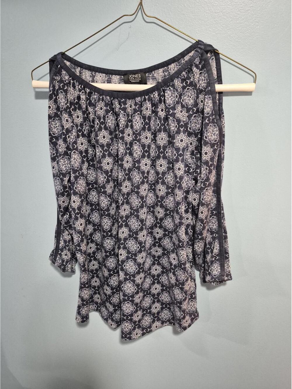 Jones New York Signature Women's Cold Shoulder Top Size Small
